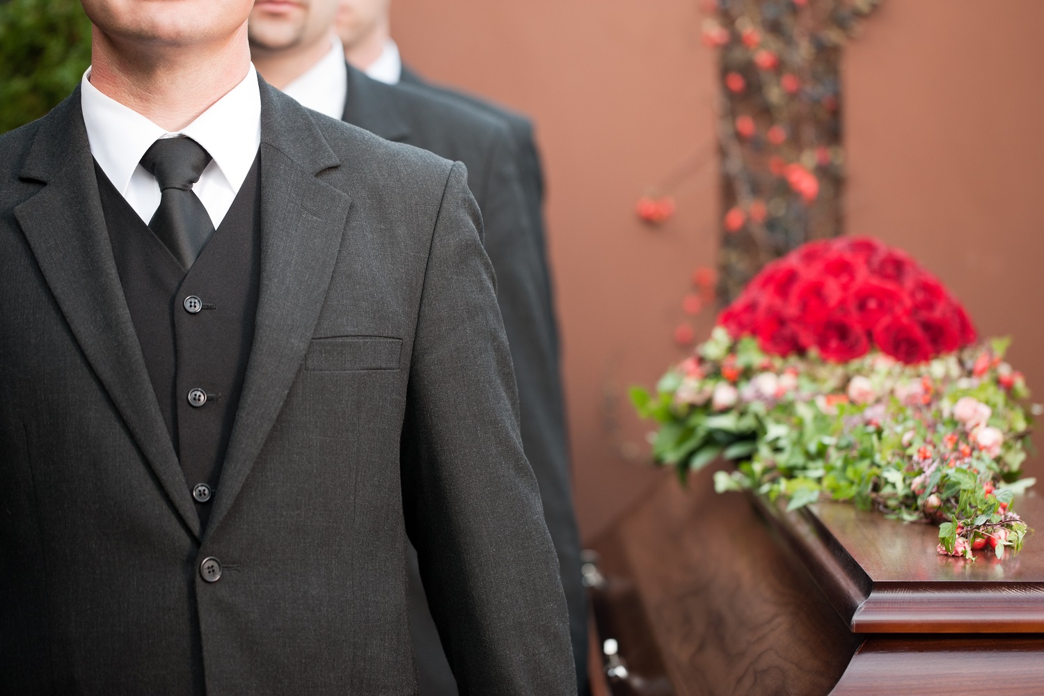What not to wear to a funeral and 7 other etiquette faux pas - Tharp  Funeral Home & Crematory, Inc.